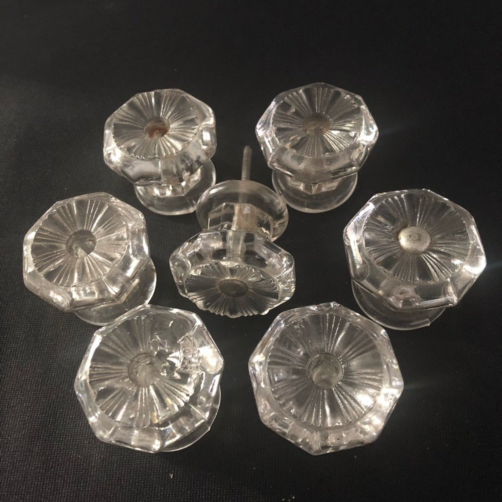Vintage Clear Glass Door Knobs – Floral Design – Set of 7 - Picture 4 of 9